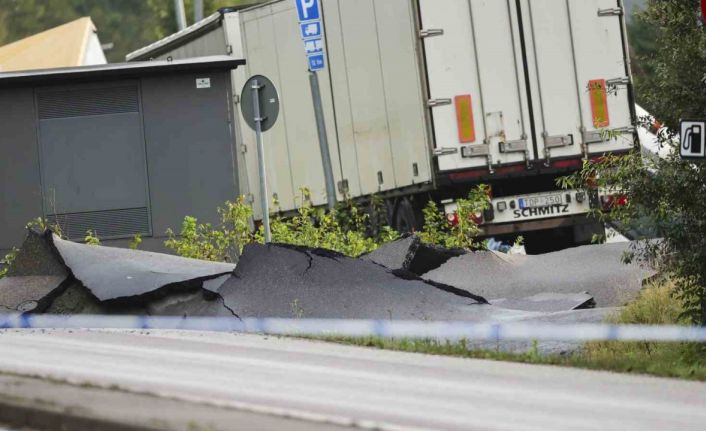 İsveç’te otoyol çöktü: 3 yaralı