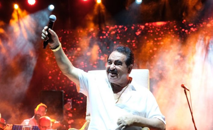 İzmir’de yıldızlar geçidi: İbrahim Tatlıses’ten muhteşem konser