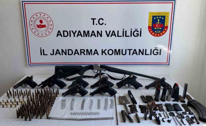 Jandarma çok sayıda silah ele geçirdi