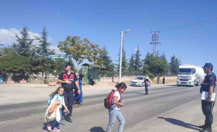 Jandarma okullarda trafik denetimi yaptı