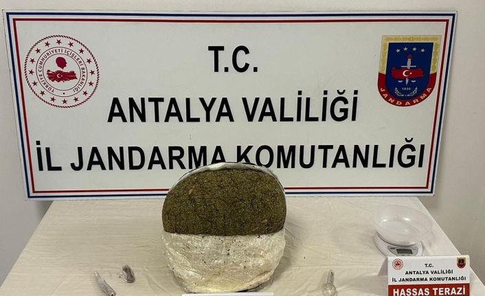 Jandarma operasyonunda 5 kilo 300 gram skunk ele geçirildi