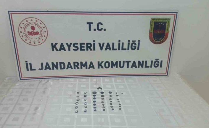 Kaçak kazıda çıkardığı tarihi eserleri satmaya hazırlanan şahıs yakalandı