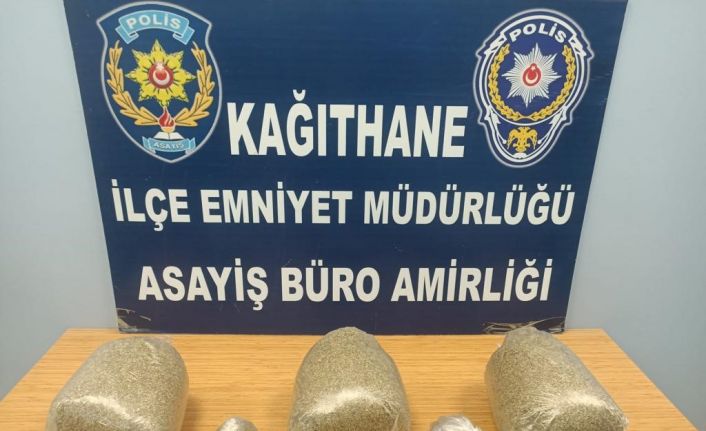 Kağıthane’de ticari takside uyuşturucu ticareti polise takıldı: 3 gözaltı