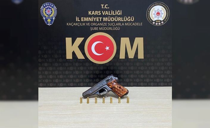 Kars’ta 1 araçtan silah ve mühimmat çıktı