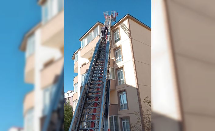 Kars’ta asansör boşluğunda çıkan yangın söndürüldü