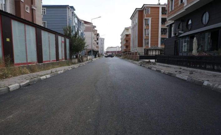 Kars’ta yol çalışmaları devam ediyor