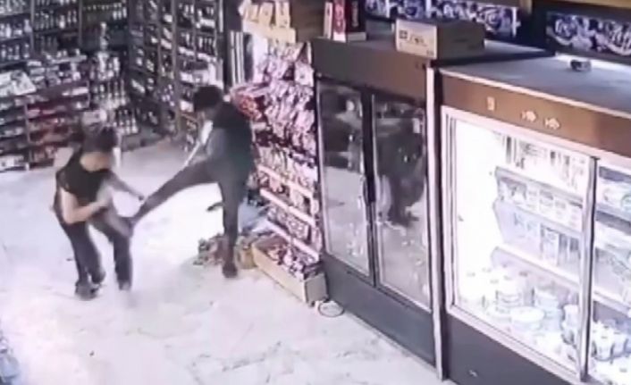 Kartal’da tekel bayi içinde bıçaklı sopalı kavga: 4 yaralı