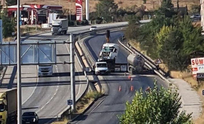 Kastamonu’da iki tır çarpıştı: 1 yaralı