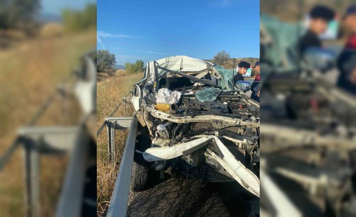 Kastamonu’da yoldan çıkan pikap bariyerlere çarparak durabildi. 1 yaralı