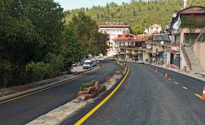 Kavaklıdere’nin 3 mahallesi sıcak asfalta kavuştu