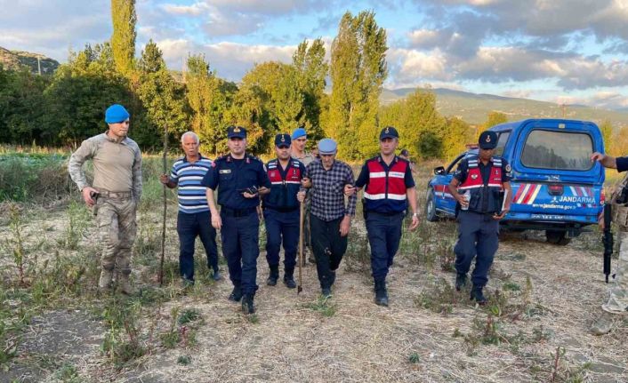 Kayıp yaşlı adamı jandarma ekipleri buldu