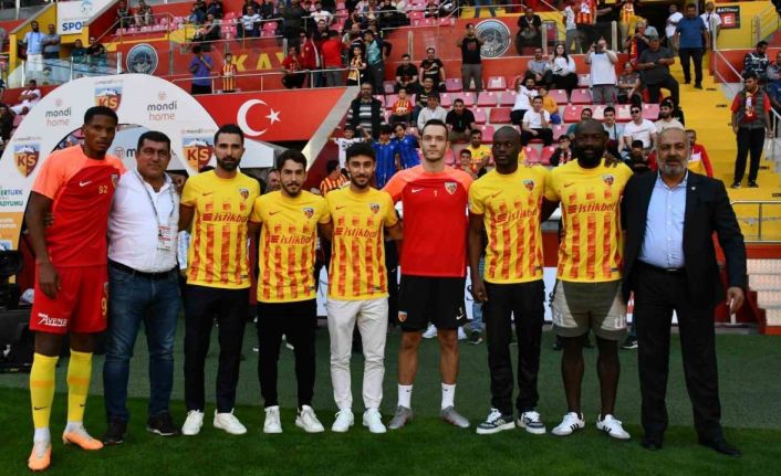 Kayserispor’un yeni transferleri taraftara tanıtıldı