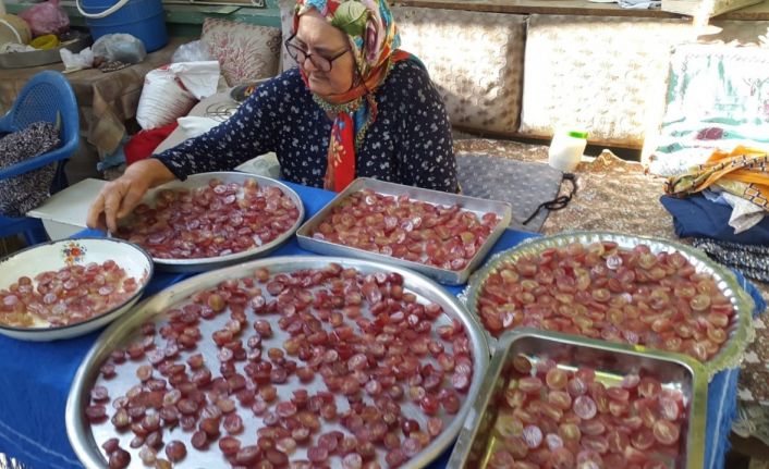 Kış için üzüm hurmaları hazırlanmaya başlandı