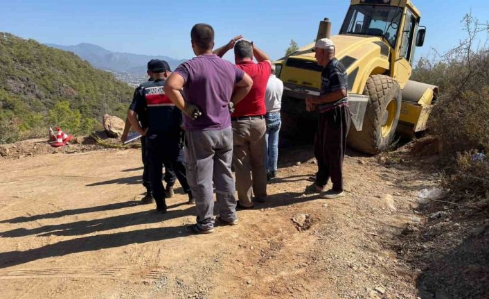 Kullandığı silindirin altında kalan sürücü hayatını kaybetti