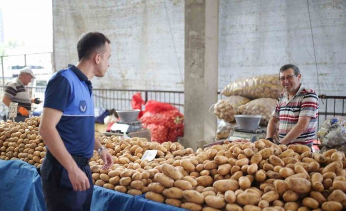 Kütahya Belediyesi zabıta ekiplerinden pazar denetimi