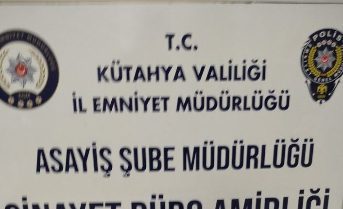 Kütahya’da eğlence mekanı önünde 1 kişiyi yaralayan zanlı yakalandı