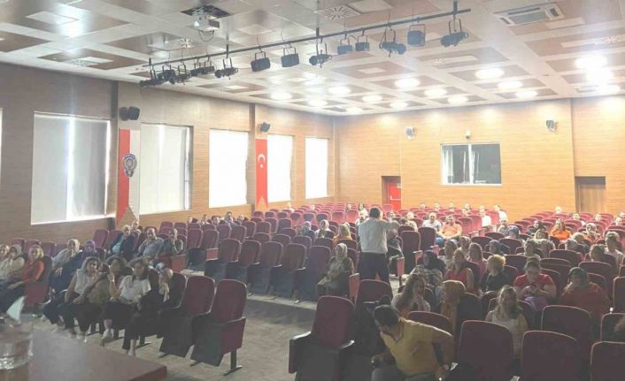 Kütahya’da polis özel güvenlik görevlilerine uyuşturucu semineri verdi