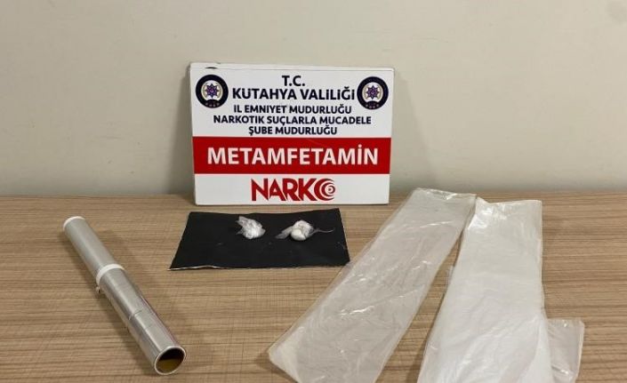 Kütahya’da suçüstü yakalanan uyuşturucu satıcısı tutuklandı