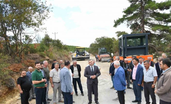 Lapseki’de beton yol yapımı çalışmaları devam ediyor