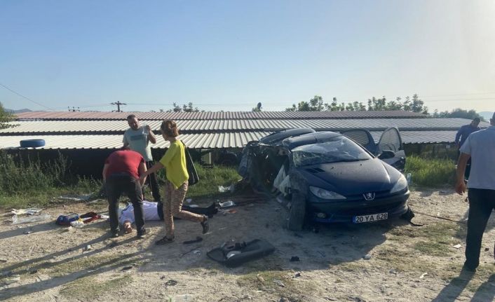 Maden kamyonu ile otomobil çarpıştı: 1’i ağır 3 yaralı