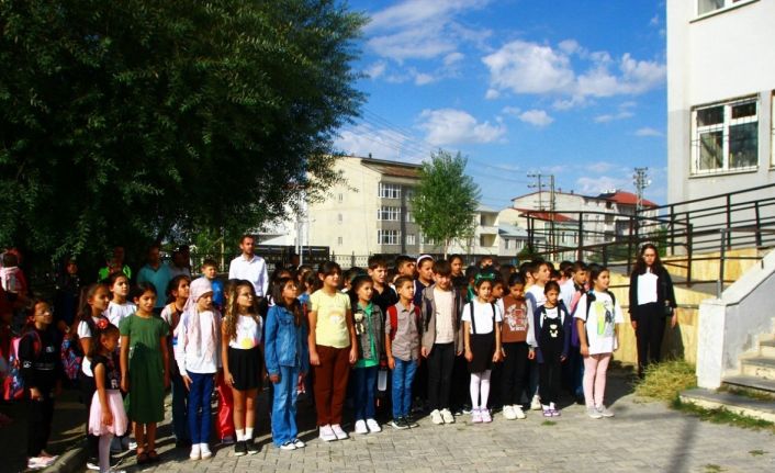 Malazgirt’te ilk ders zili çaldı