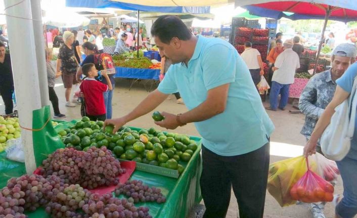 Mandalina Muğla’daki semt pazarındaki tezgahlarda yerini aldı