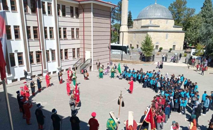 Mehteran gösterisine öğrencilerden yoğun ilgi