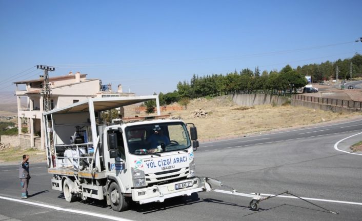 Melikgazi, Yolların Güvenliği İçin Çizgi Çalışması Yapıyor