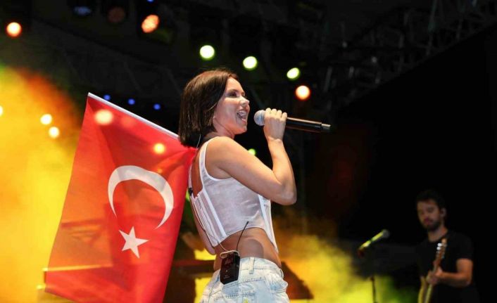 Menemen’deki Çömlek Festivali’nde Inna rüzgarı