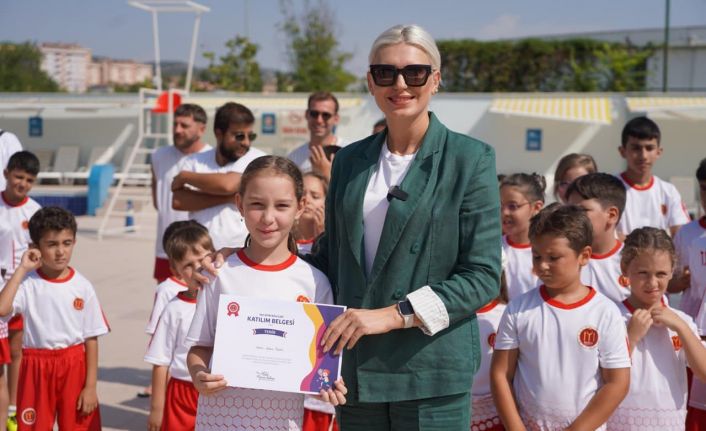 Miniklere spora katılım belgeleri takdim edildi