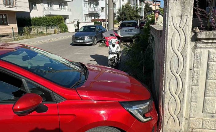 Motosiklet ile otomobil çarpıştı: 1 yaralı