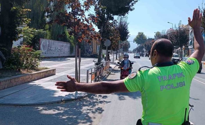 Motosiklet sürücüleri cezadan kurtulamadı