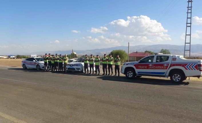 Muş’ta jandarma ekipleri, 479 öğrenciye emniyet kemerinin önemini anlattı