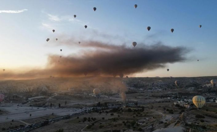 Nevşehir’de depoda yangın: Dumanlar sıcak hava balonları ile havaya yükseldi