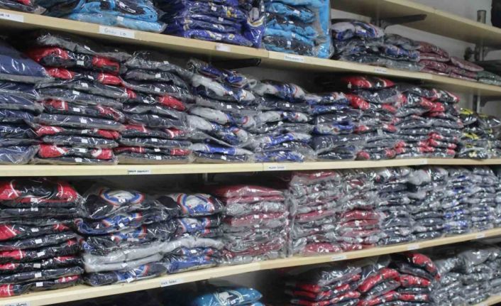 Okul kıyafeti alışveriş bugün de devam etti