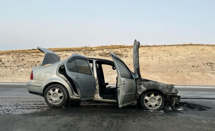 Otomobillerinin yanışını gözyaşları içinde izledi