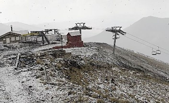 Palandöken’in zirvesi beyaza büründü