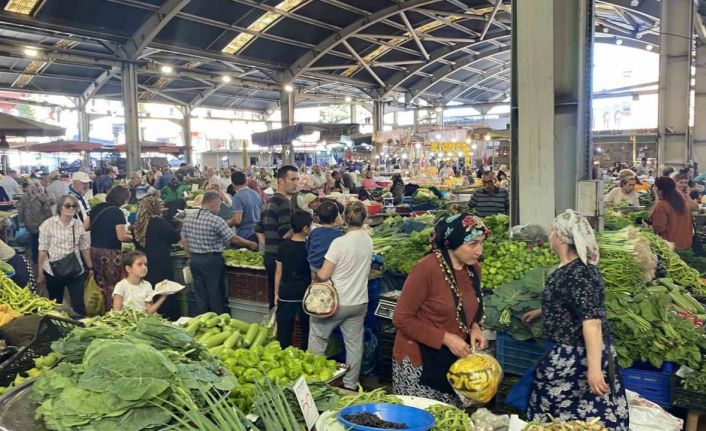 Pazarın en dikkat çeken ürünü biber ve fasulye oldu