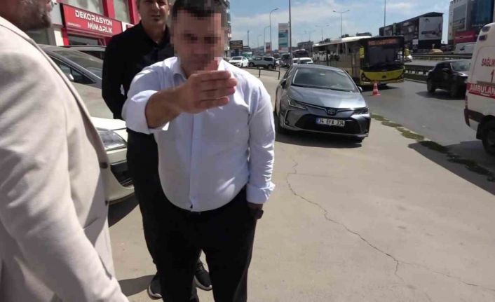 Pendik’te kaza sonrası banka görevlisinden basına mensuplarına müdahale