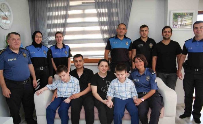 Polislerden engelli çocuklara anlamlı ziyaret