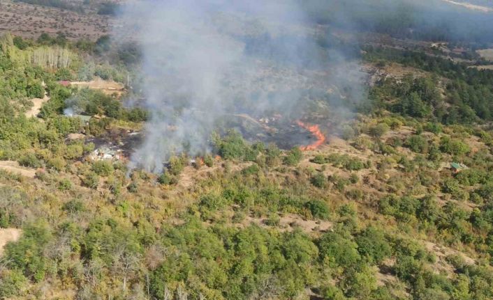 Safranbolu’da iki ayrı yangın havadan ve karadan müdahale ile söndürüldü