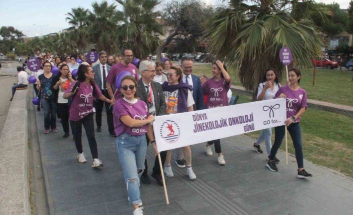 Sağlıkçılar ’Dünya Jinekolojik Onkoloji Günü’nde farkındalık için yürüdü