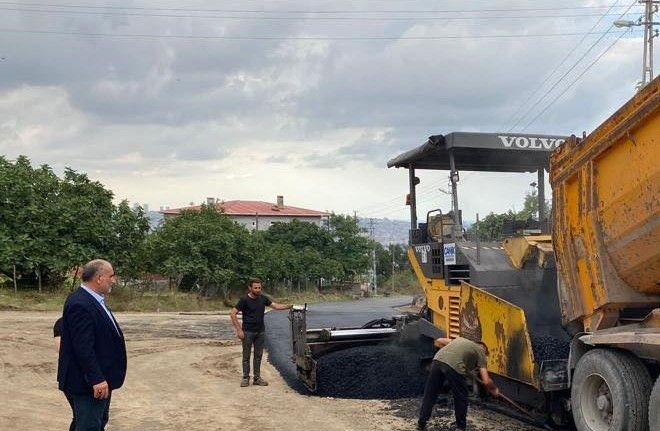 Sandıkçı: “İlçemize yeni, güvenli ve konforlu yollar kazandırıyoruz”