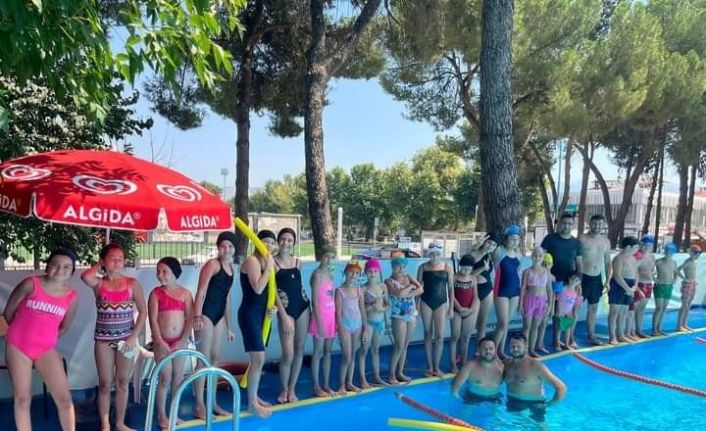 Sarıgöl’de bu yaz 400 öğrenci yüzme öğrendi