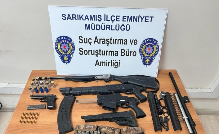 Sarıkamış’ta çok sayıda silah ve mühimmat ele geçirildi