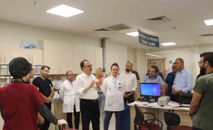 Siirt Valisi Kızılkaya gün ağarmadan hastaneyi denetledi