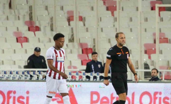 Sivasspor’da Clinton N’Jie kırmızı kart gördü!