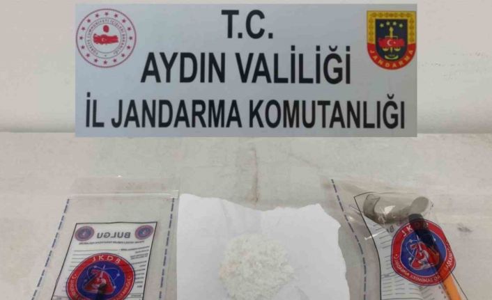 Şüpheli araçta uyuşturucu ele geçirildi