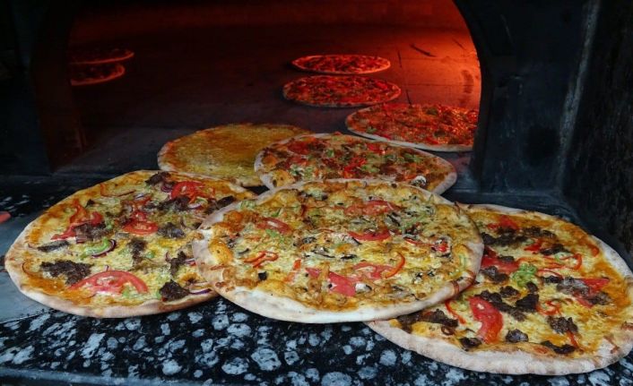 Süryani köyü açılan pizza dükkanı ile lezzet durağı haline geldi