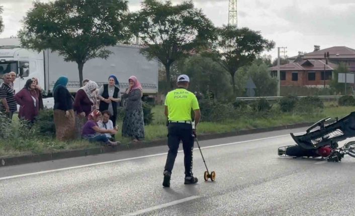 SUV tipi otomobil motosiklete çarptı: 1’i ağır 2 yaralı